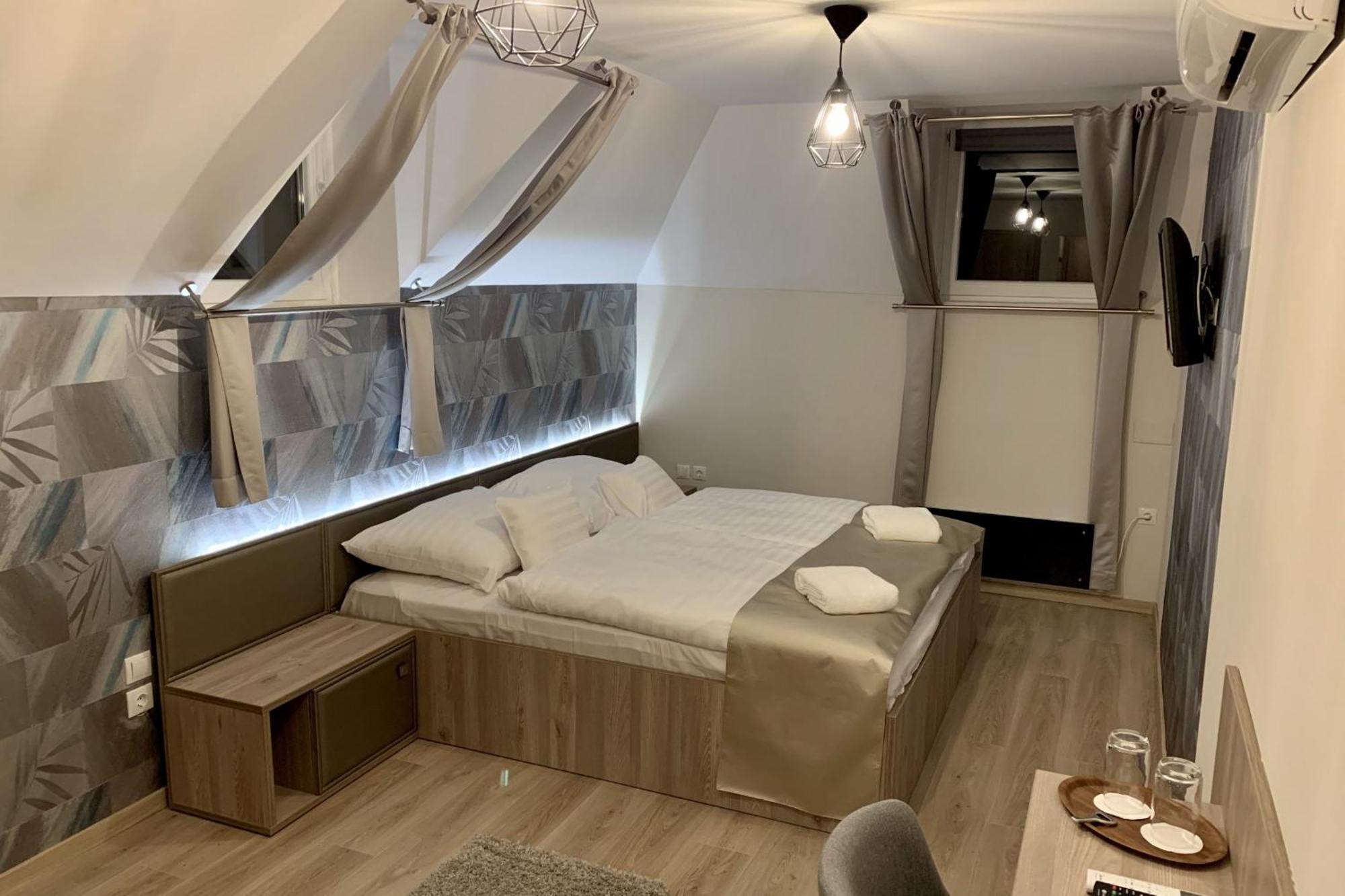 Fogado A Ket Toelgyfahoz Bed & Breakfast Sümeg Екстериор снимка